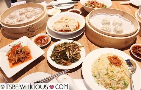 Din Tai Fung in SM Megamall: Taiwan’s Xiao Long Bao Heaven.